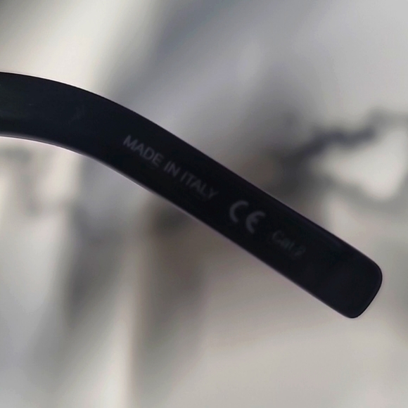 Authentic Saint Laurent Stylish Black Sunglasses - Picture 3 of 7